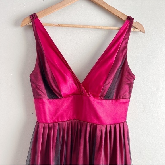 Morgan & Co Junior Fit & Flare Satin Prom Dress in Red Black, Size 7/8 (Medium) - Picture 2 of 12